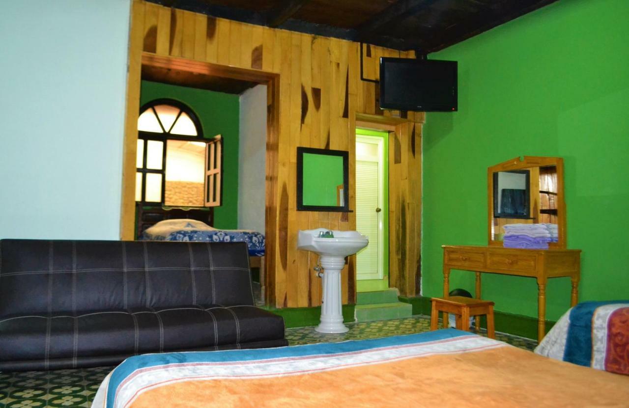 Hotel Delfin Comitan Exteriör bild